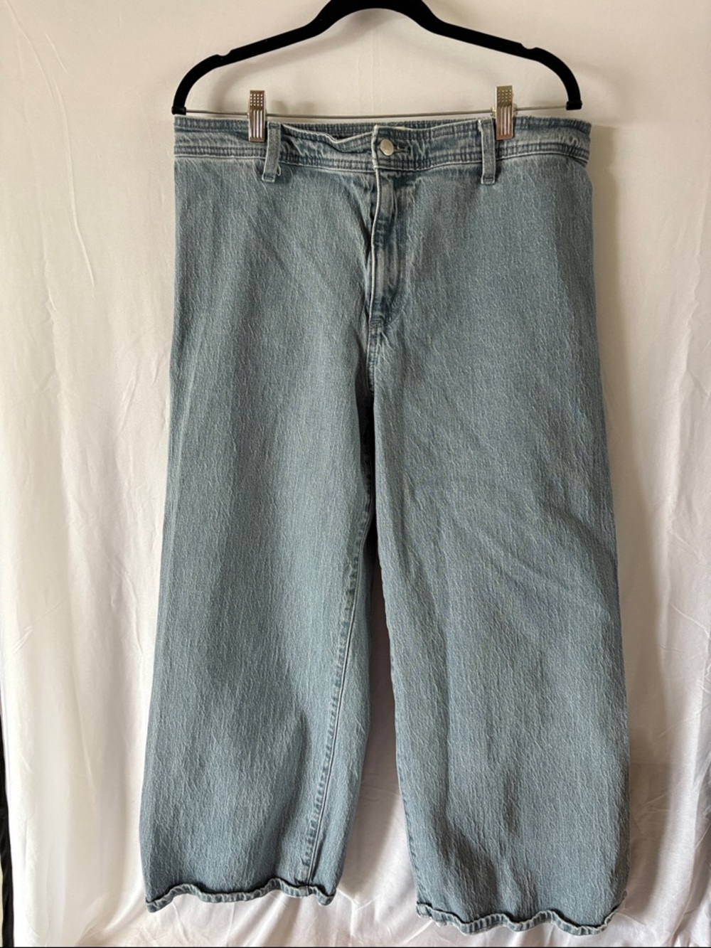 Universal Thread Wide-leg Ankle Jean